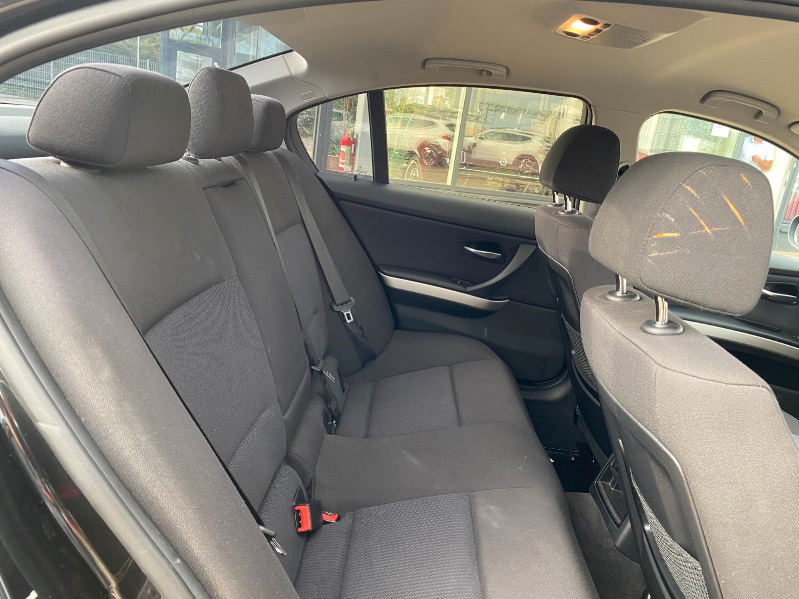 Fahrzeugabbildung BMW 318 Baureihe 3 Lim. 318i
