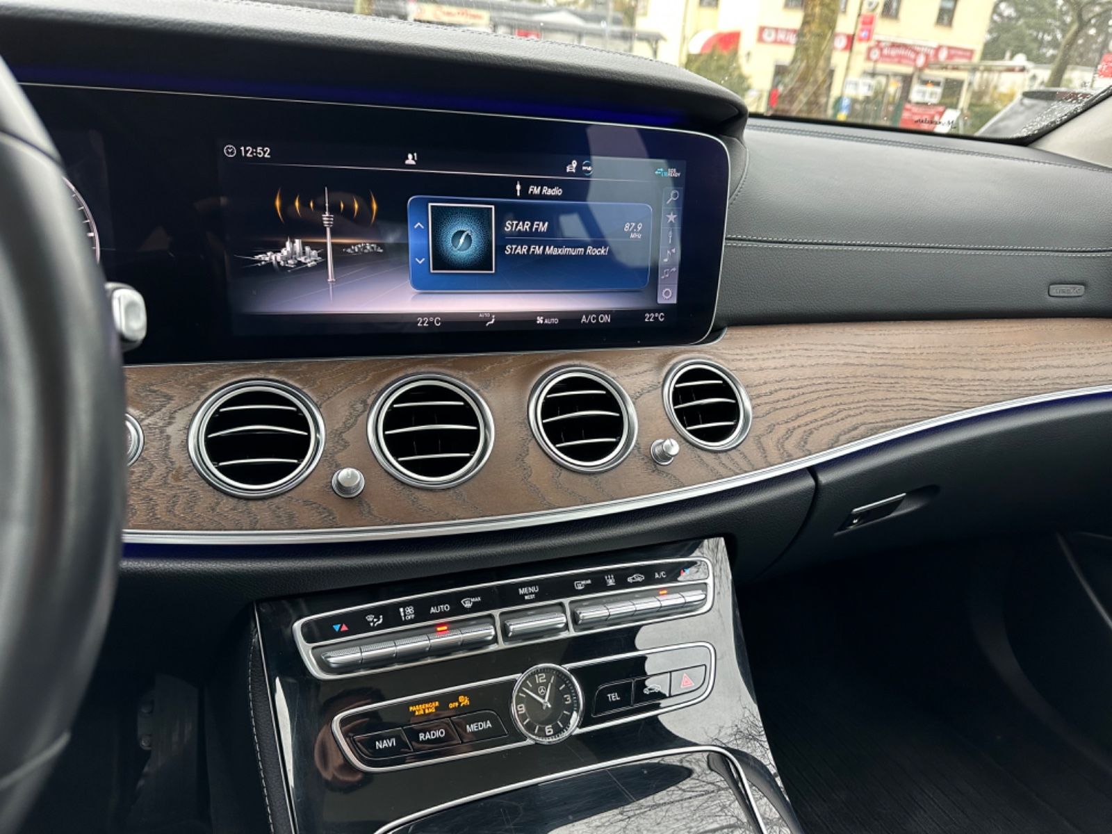 Fahrzeugabbildung Mercedes-Benz E 300d T AMG*360Kamera*Panorama*Exclusive