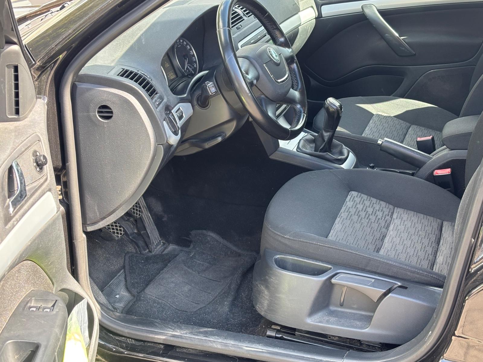 Skoda Octavia 2011 — photo 13