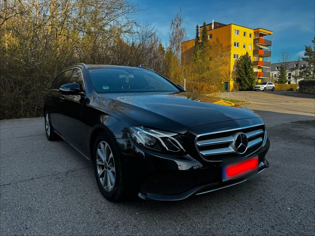 Image of Mercedes-Benz E 220