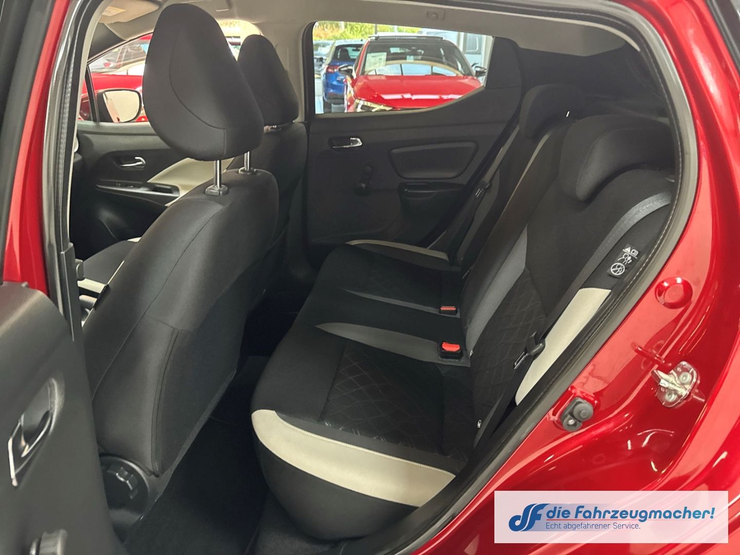 Fahrzeugabbildung Nissan Micra N-Connecta Navi DAB Ambientebeleuchtung SH