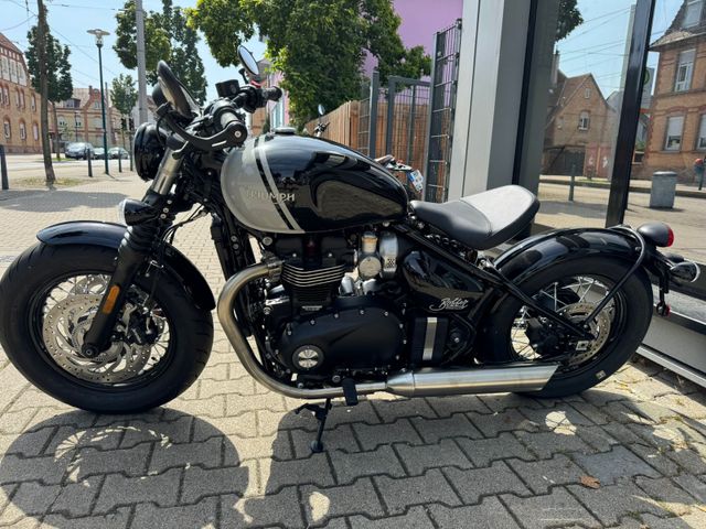 Triumph Bonneville BOBBER * 2025 * Jet Black / Ash Gray