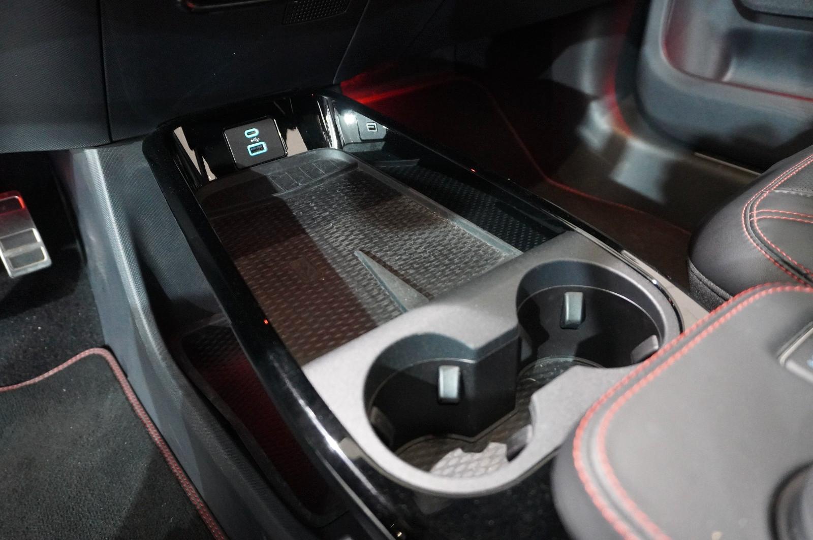Ford Mustang Mach-E PREMIUM AWD 99KWH NAVI/360°/AHK