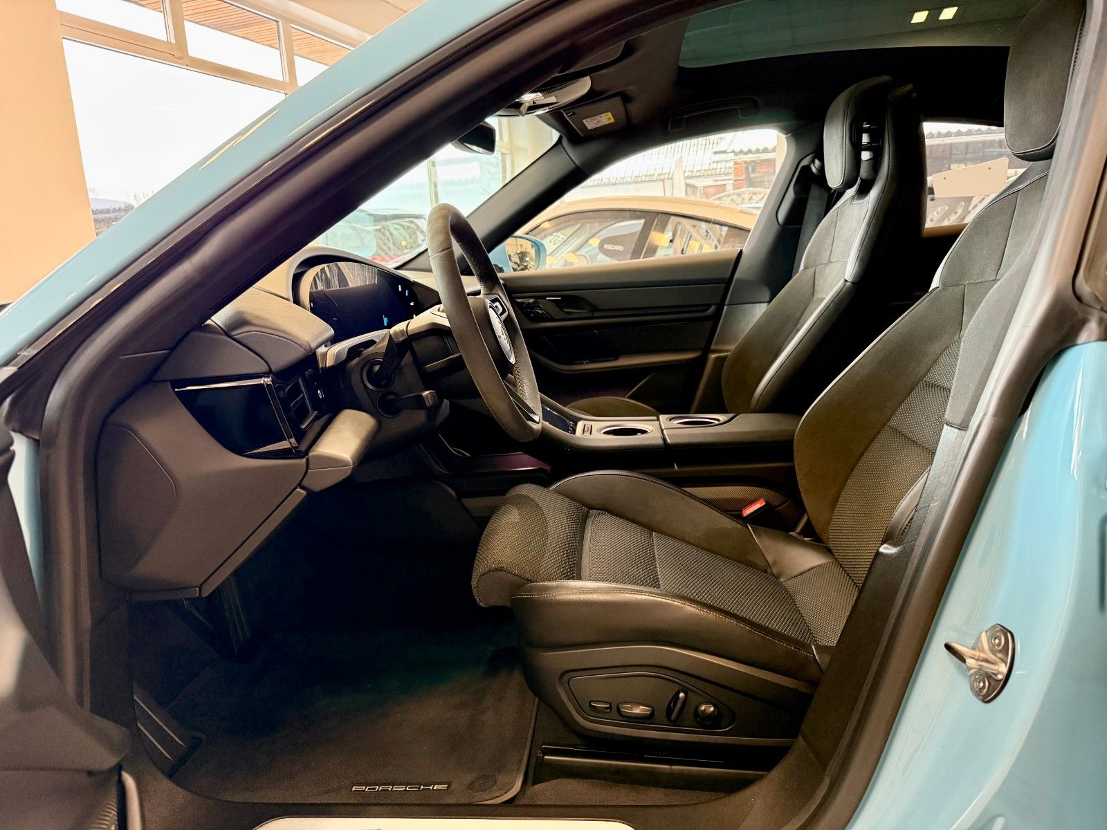 Fahrzeugabbildung Porsche Taycan 4S Performance/Panorama/PDCC/HeadUp