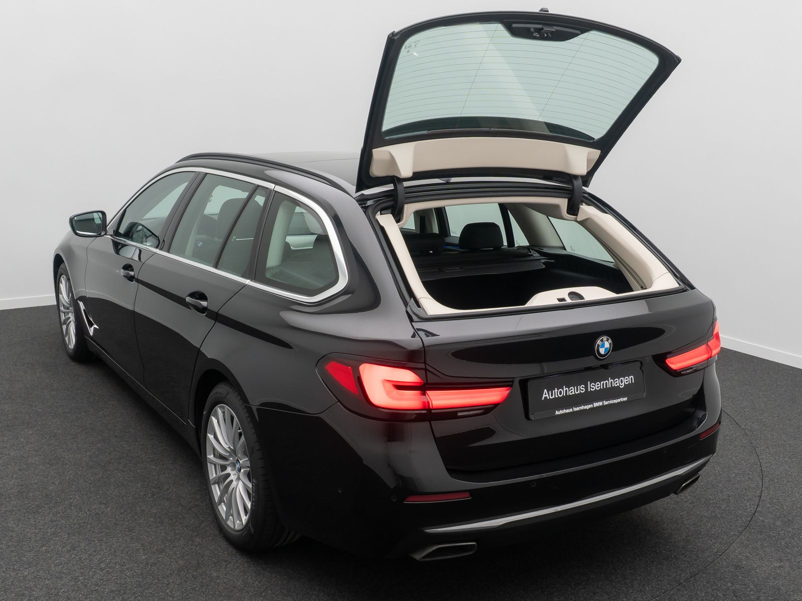 Fahrzeugabbildung BMW 540d xD Luxury Line Panorama H/K HUD Bel&uuml;ftung