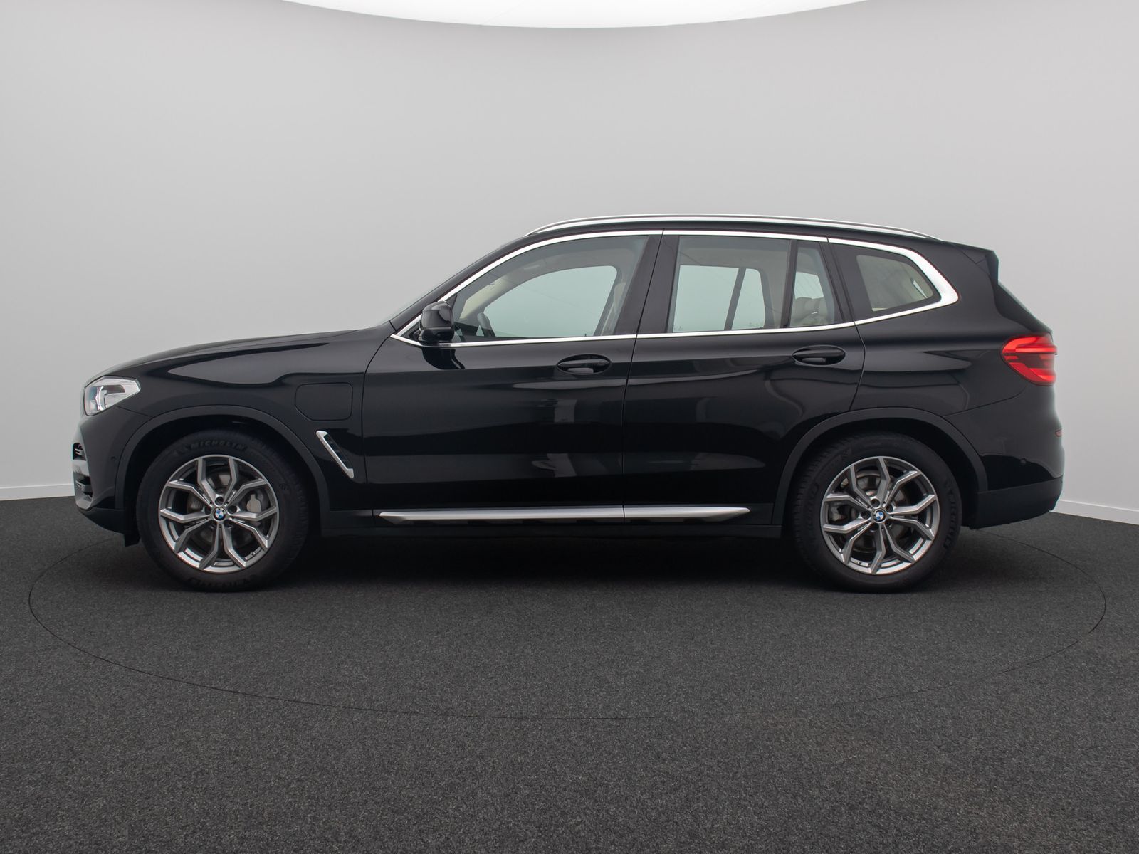 Fahrzeugabbildung BMW X3 xD30e xLine 360°HUD DAB HIFi Panorama Komfort