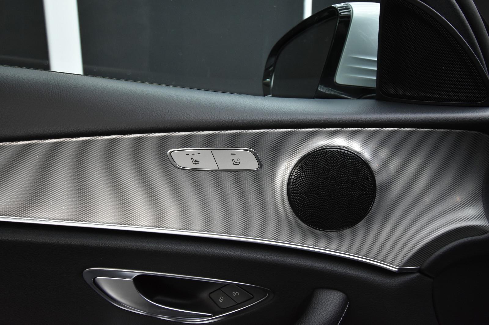 Mercedes-Benz E 220  SHZ AHK RFK LED Ambiente.