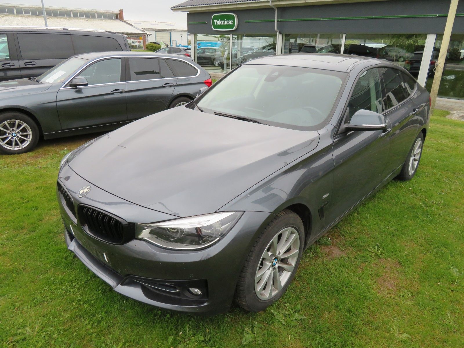 BMW 320d GT xDrive Sport Line PANO HUD H&amp;K AHK