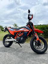 KTM 690 SMC R - KTM SM R