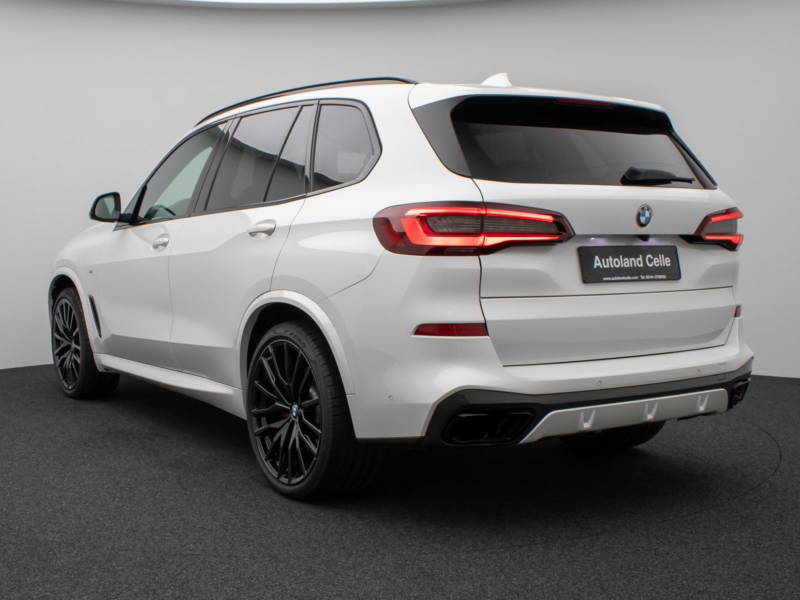 Fahrzeugabbildung BMW X5 xD40d M Sport Panorama Laser 360°HUD DAB B&W