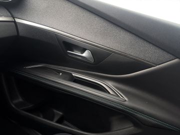 Peugeot 3008 1.6 225 A llure Pack Kam.+KeyLess+LED+Navi