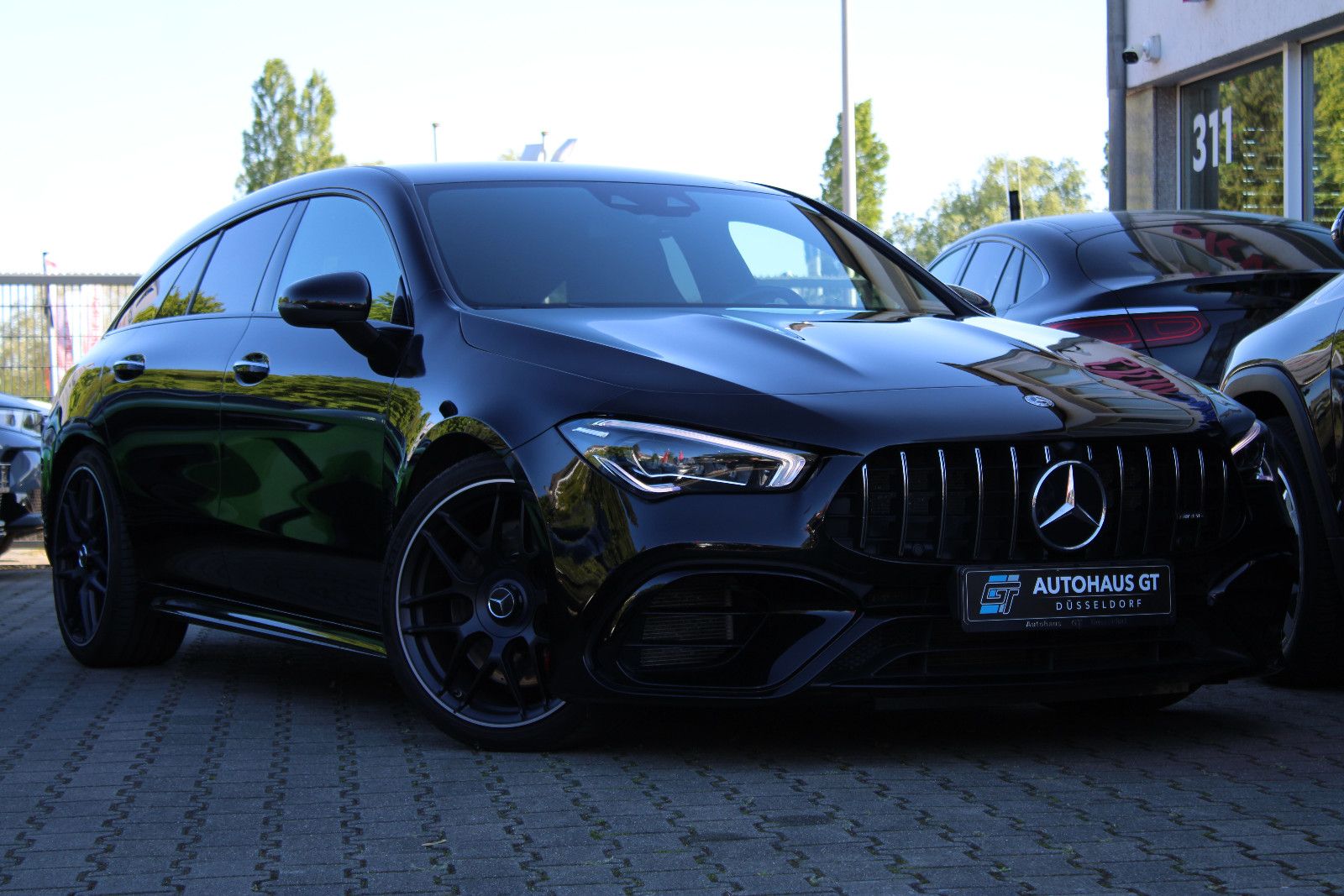 MERCEDES-BENZ CLA 45 S AMG 4M SB/Night/Performance Sitze/Burme