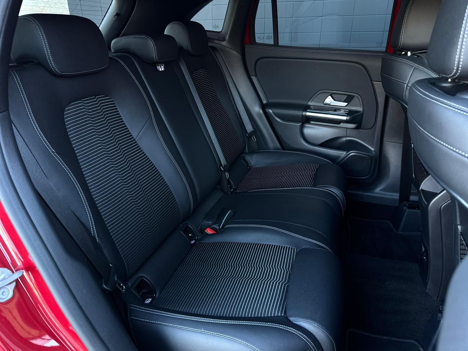 MERCEDES-BENZ GLA 200d NIGHT* MULTIBEAM#SHZ#SH#360CAM#NAV#TEMP - Image 17