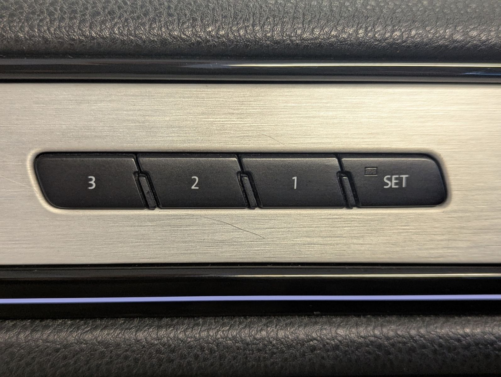 VW Touareg V6 3.0TDI Luft Leder AHK ACC Cam 20" - Image 24