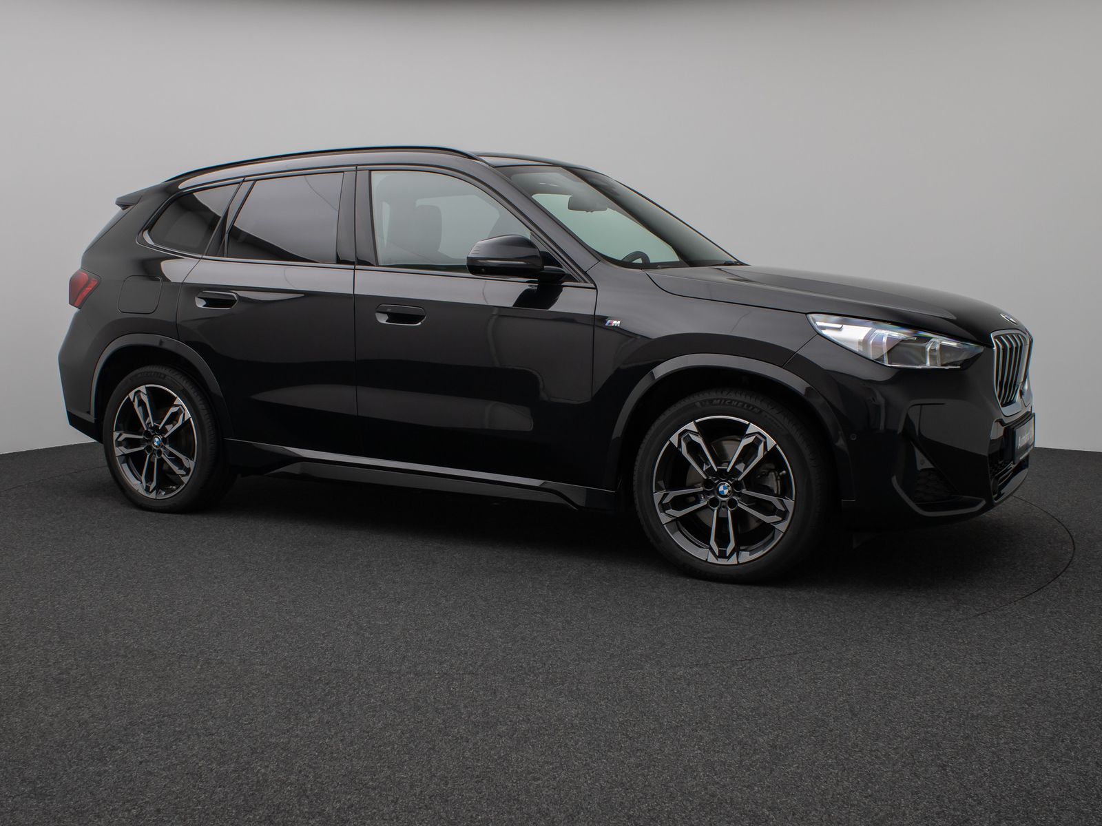 Fahrzeugabbildung BMW X1 xD23i M Sport Panoram 360°HUD DAB H/K ACC 19"