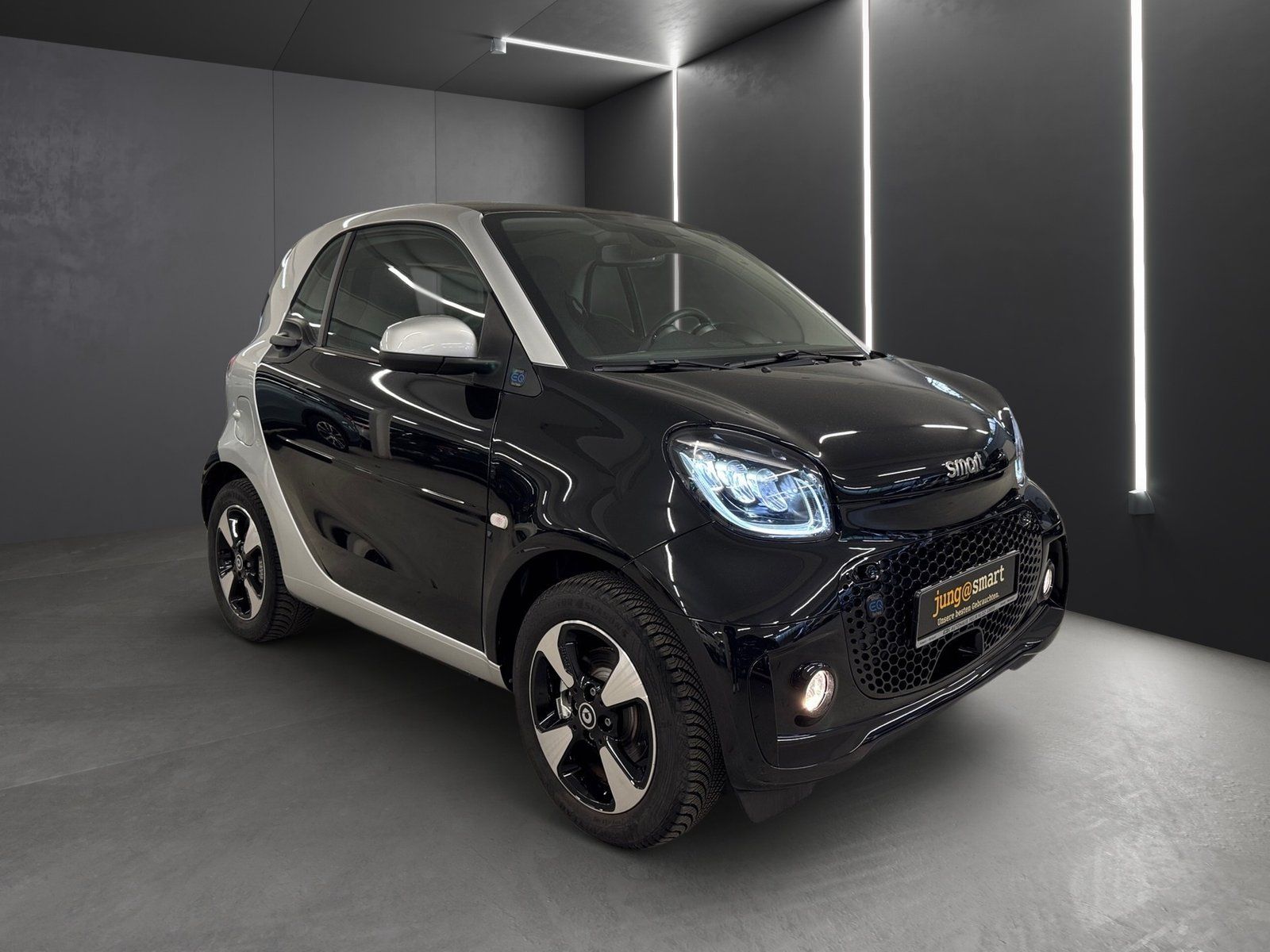 Fahrzeugabbildung Smart smart EQ fortwo Exclusive*Pano*LED*Kamera*22kW*