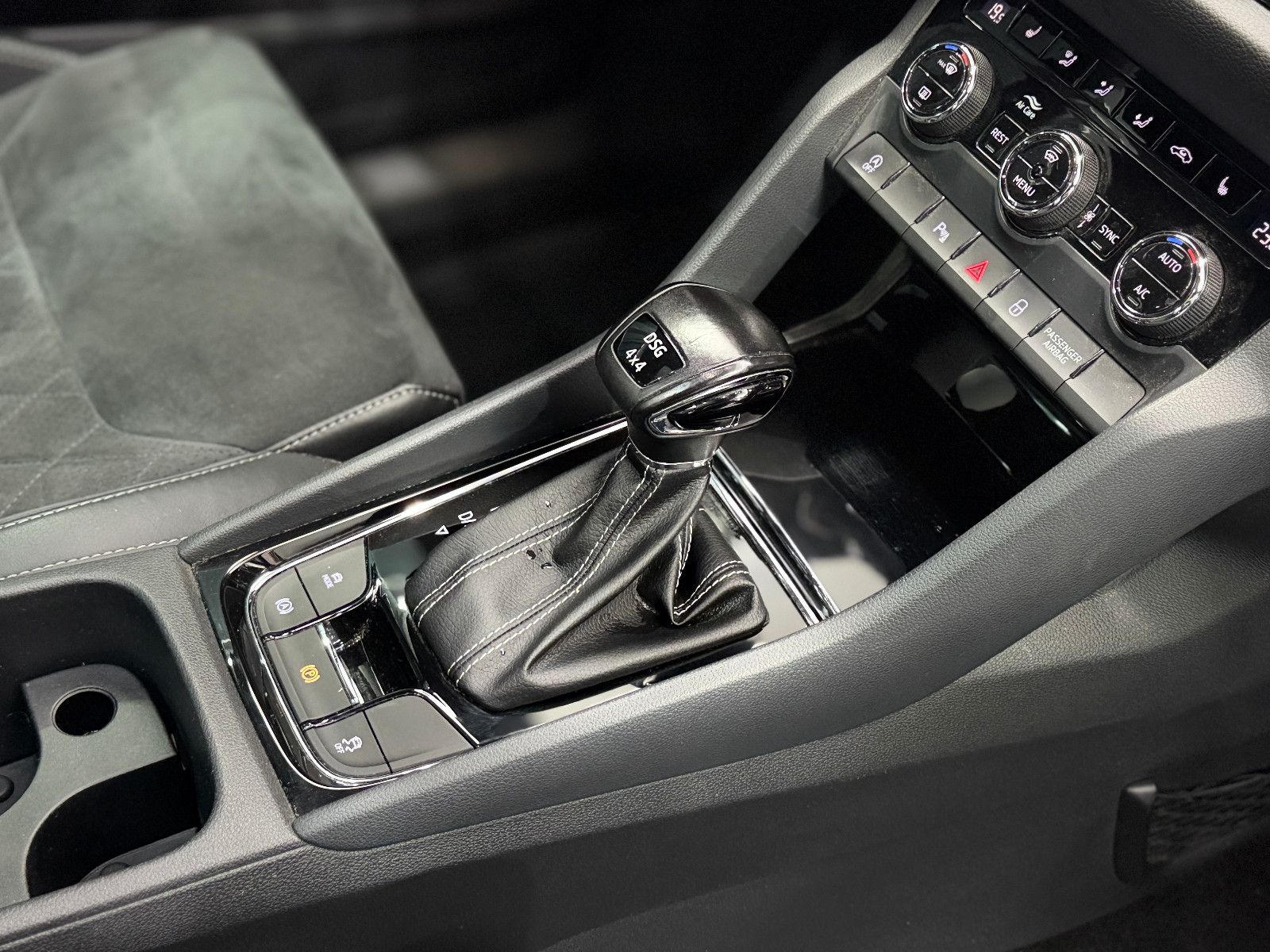 Fahrzeugabbildung SKODA Kodiaq Ambition 4x4|7-SITZER|CANTON|PANO|AHK