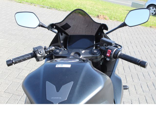Honda CBR650R e-Clutch
