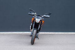 KTM Duke 690 R + A2 / 35 kW  + Akra + IXS Taschen