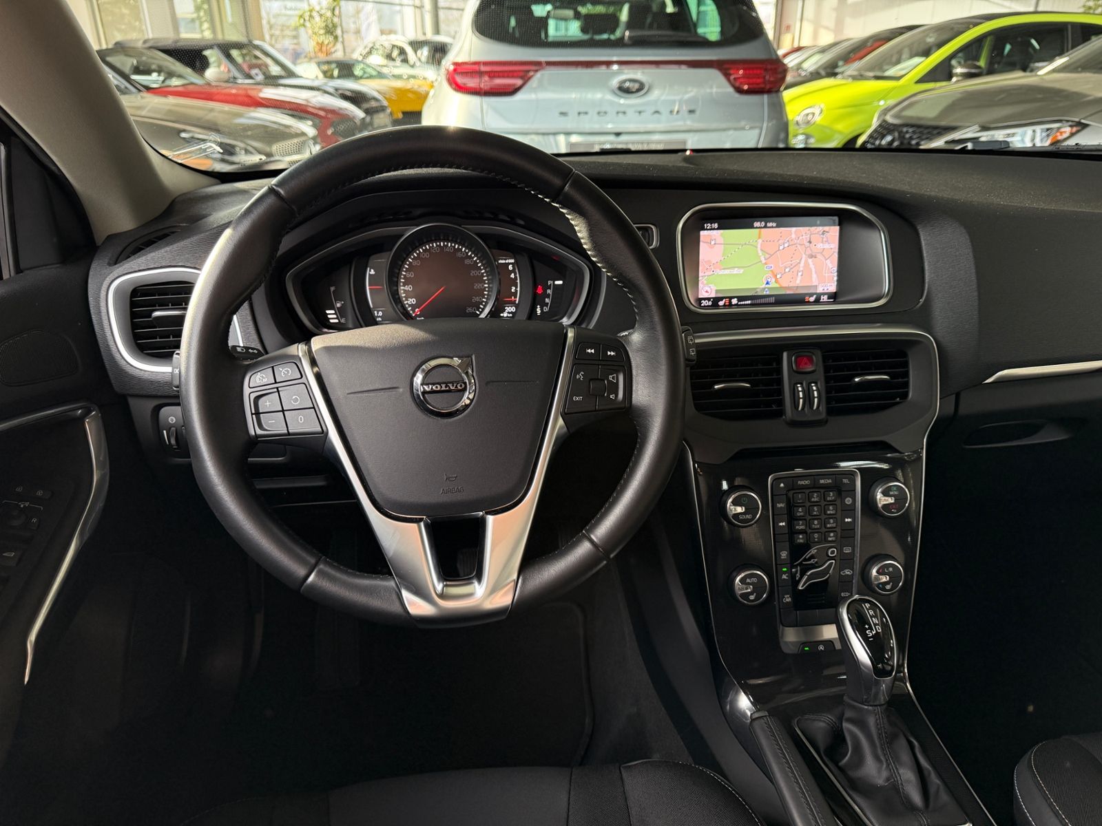 Fahrzeugabbildung Volvo V40 T3 Momentum RFK LED NAVI