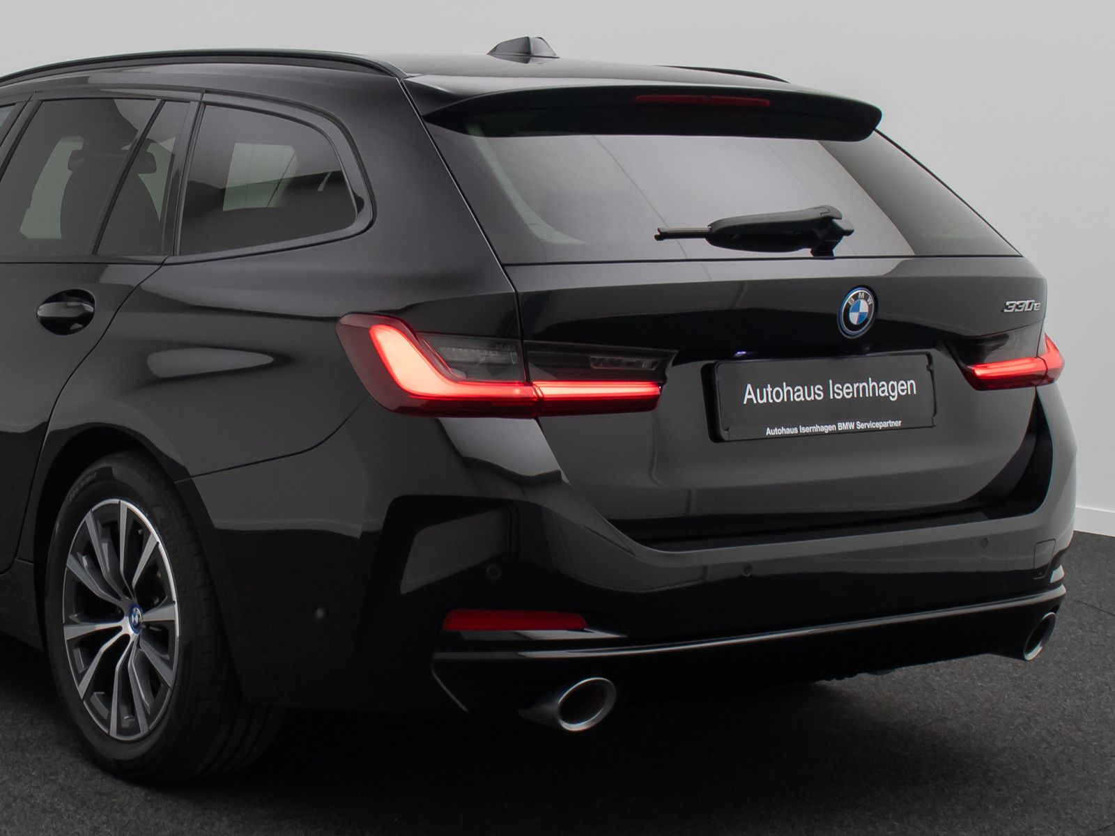 Fahrzeugabbildung BMW 330e Kamera DAB Stop&Go AHK Sport Fernlichtassis