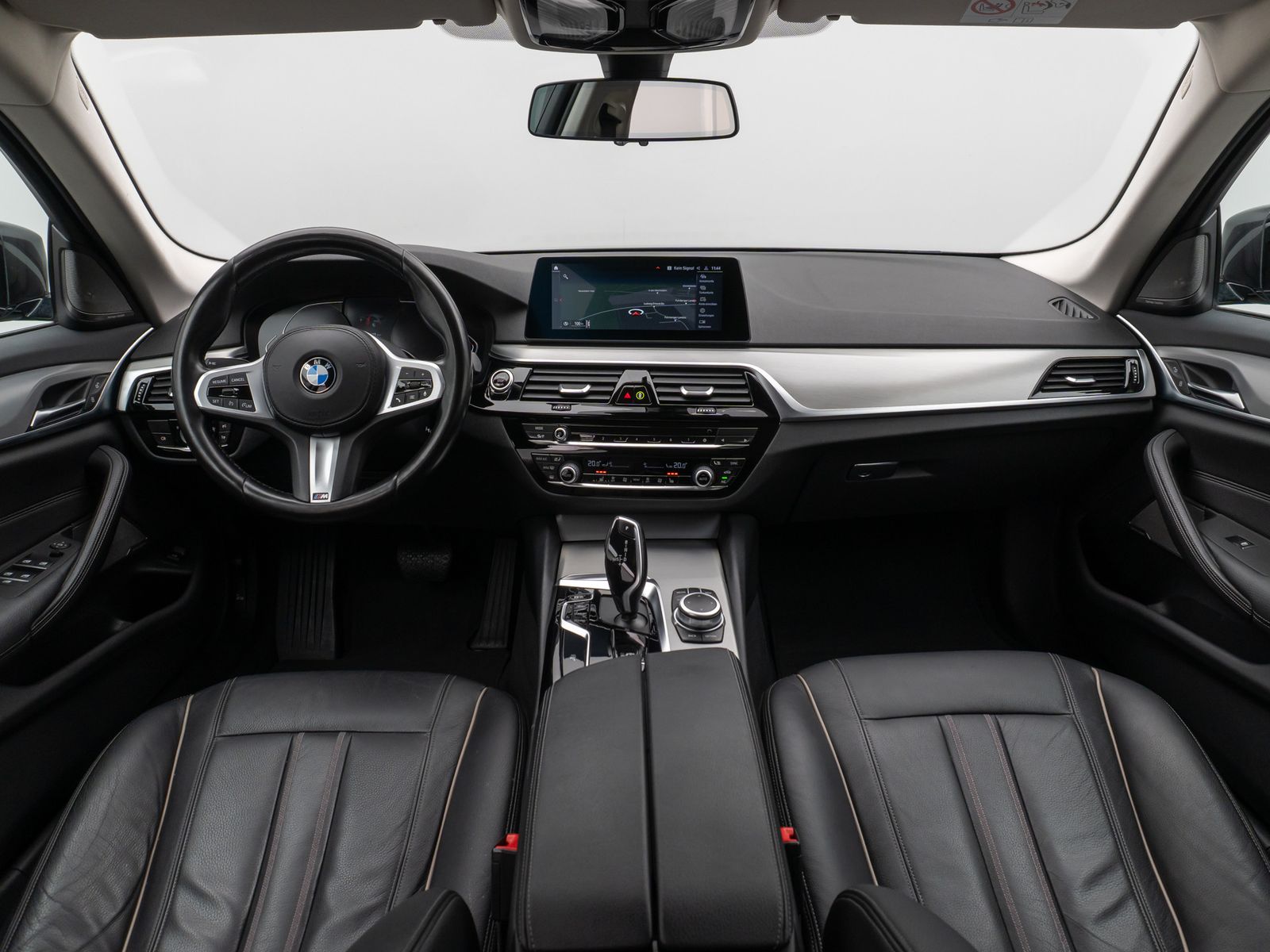 Fahrzeugabbildung BMW 520d xD Kamera HUD DAB H/K Fernlichtassist Alarm