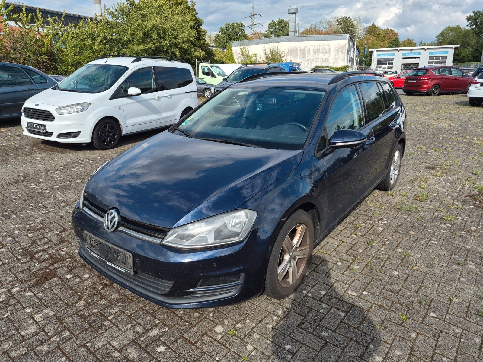 Volkswagen Golf - 1