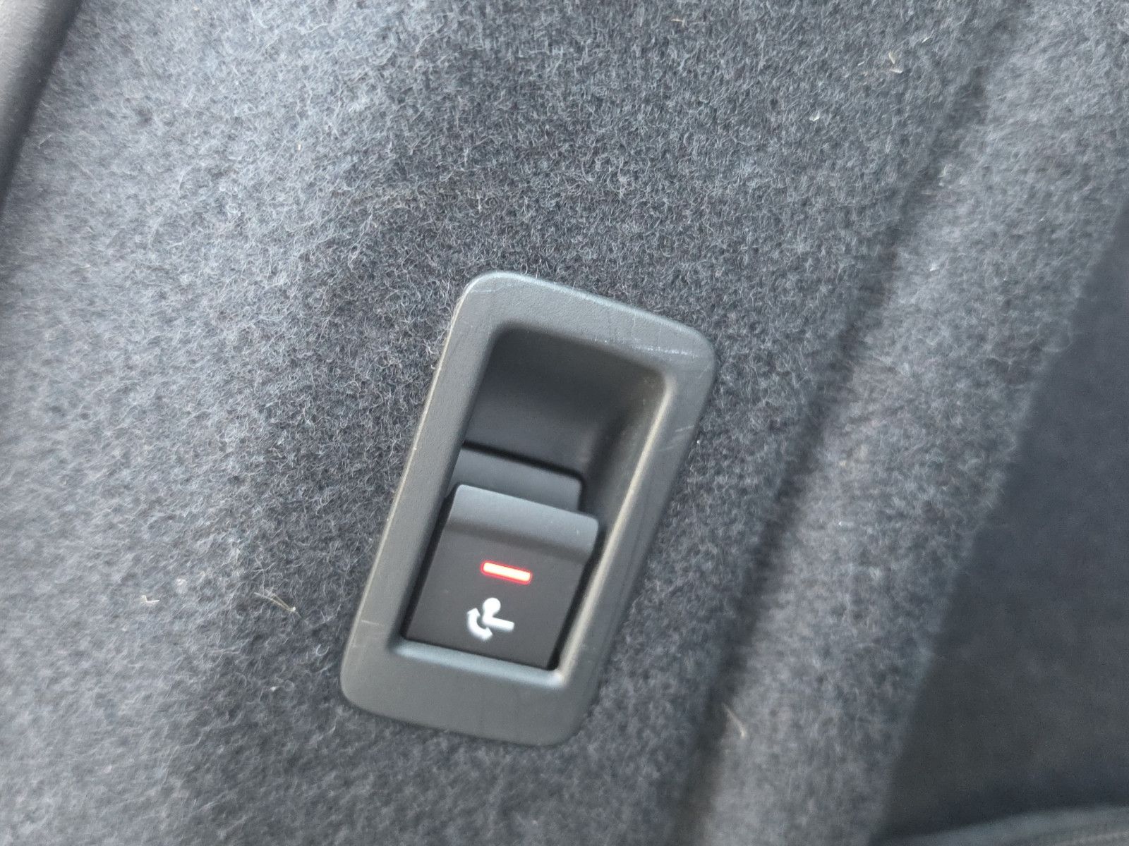 Fahrzeugabbildung Audi A4 AVANT SPORT S-LINE AUTOMATIK AUS 1.HAND