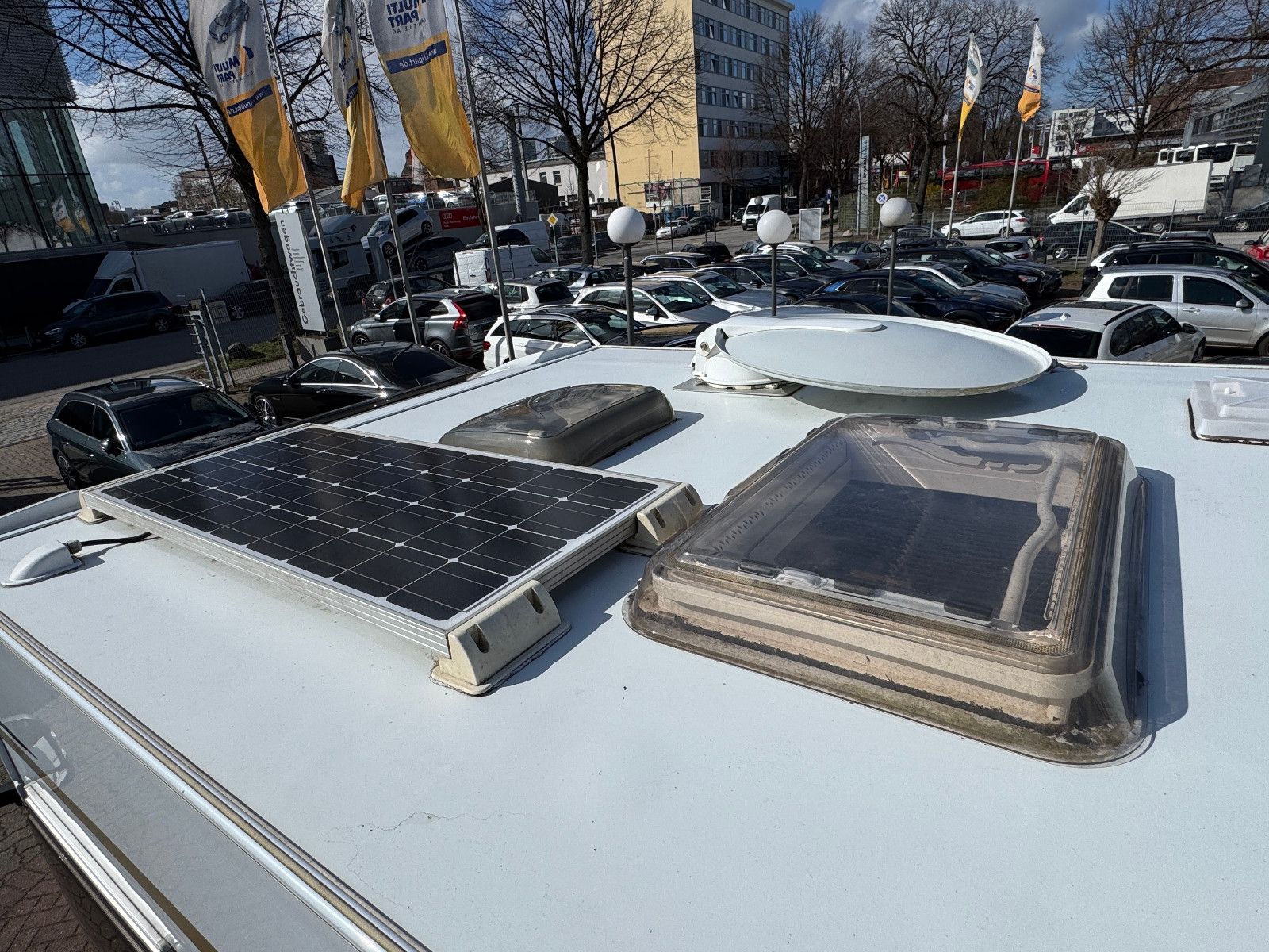 Fahrzeugabbildung Carado T 334 FIAT DUCATO AUTOMATIK SOLAR TV SAT AHK CAM