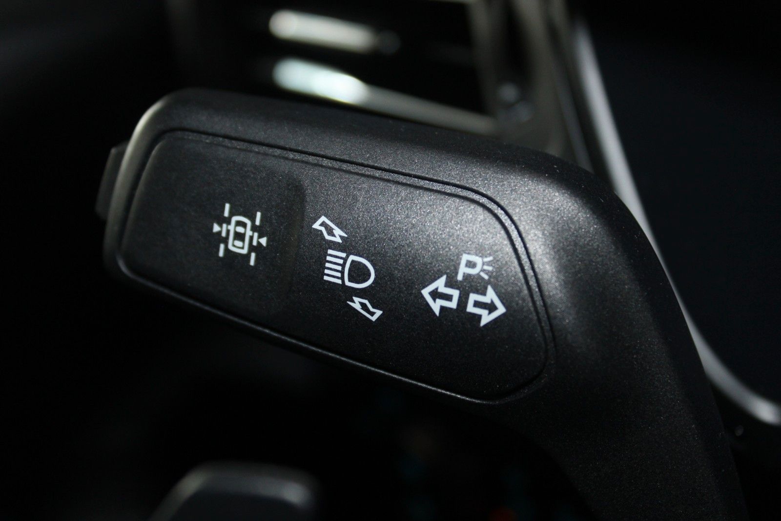 Fahrzeugabbildung Ford Kuga ST-Line X Aut. AWD LED AHK ACC HUD WinterP