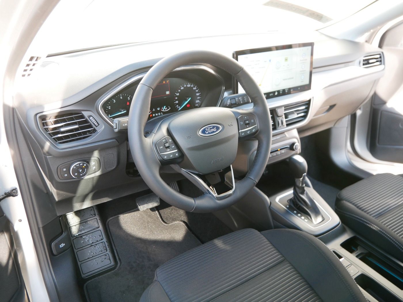 Fahrzeugabbildung Ford Focus 1.0 Mild-Hybrid Titanium DSG NAVI SHZ+LHZ