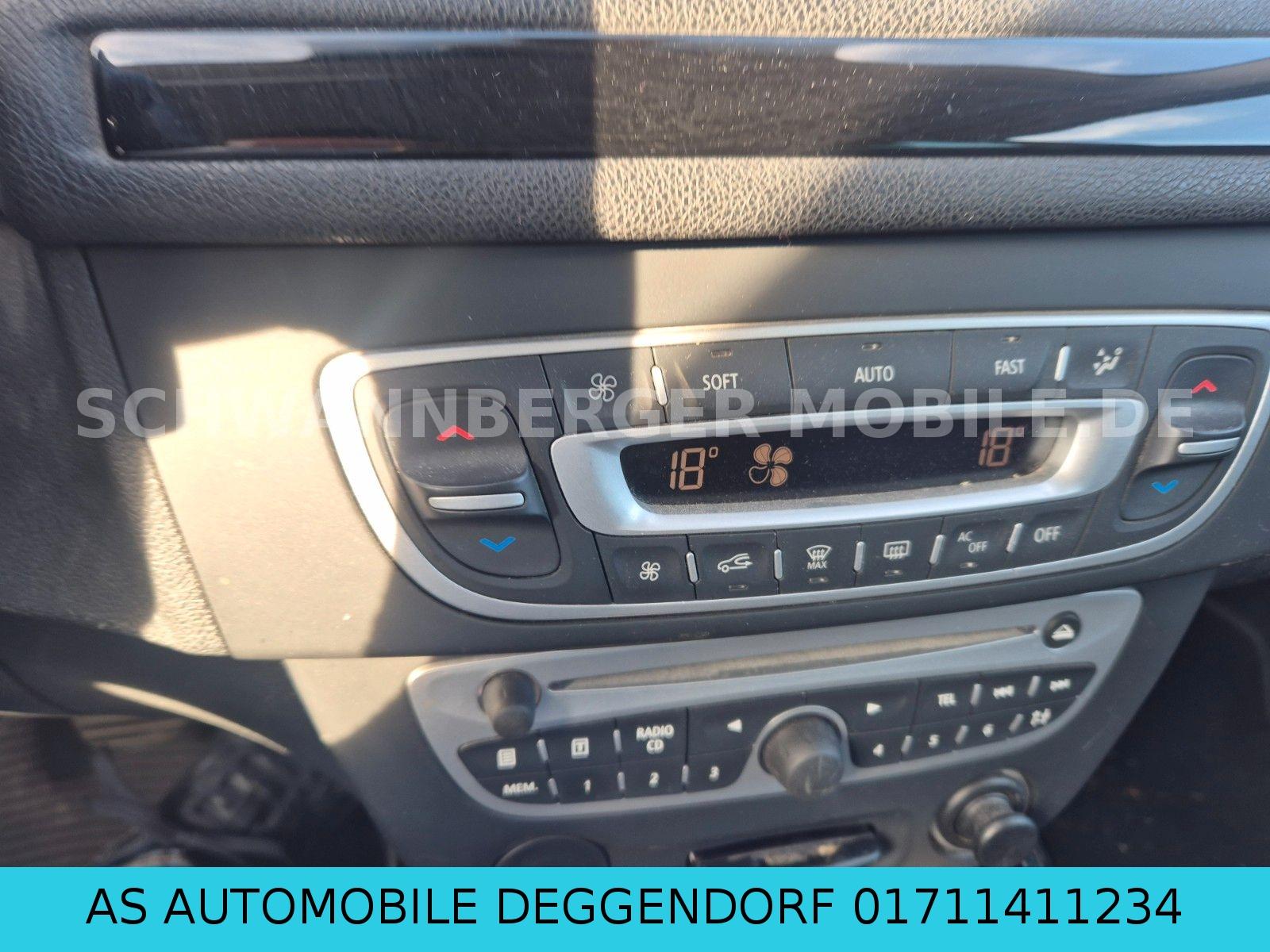 Renault Megane 2011 — photo 16
