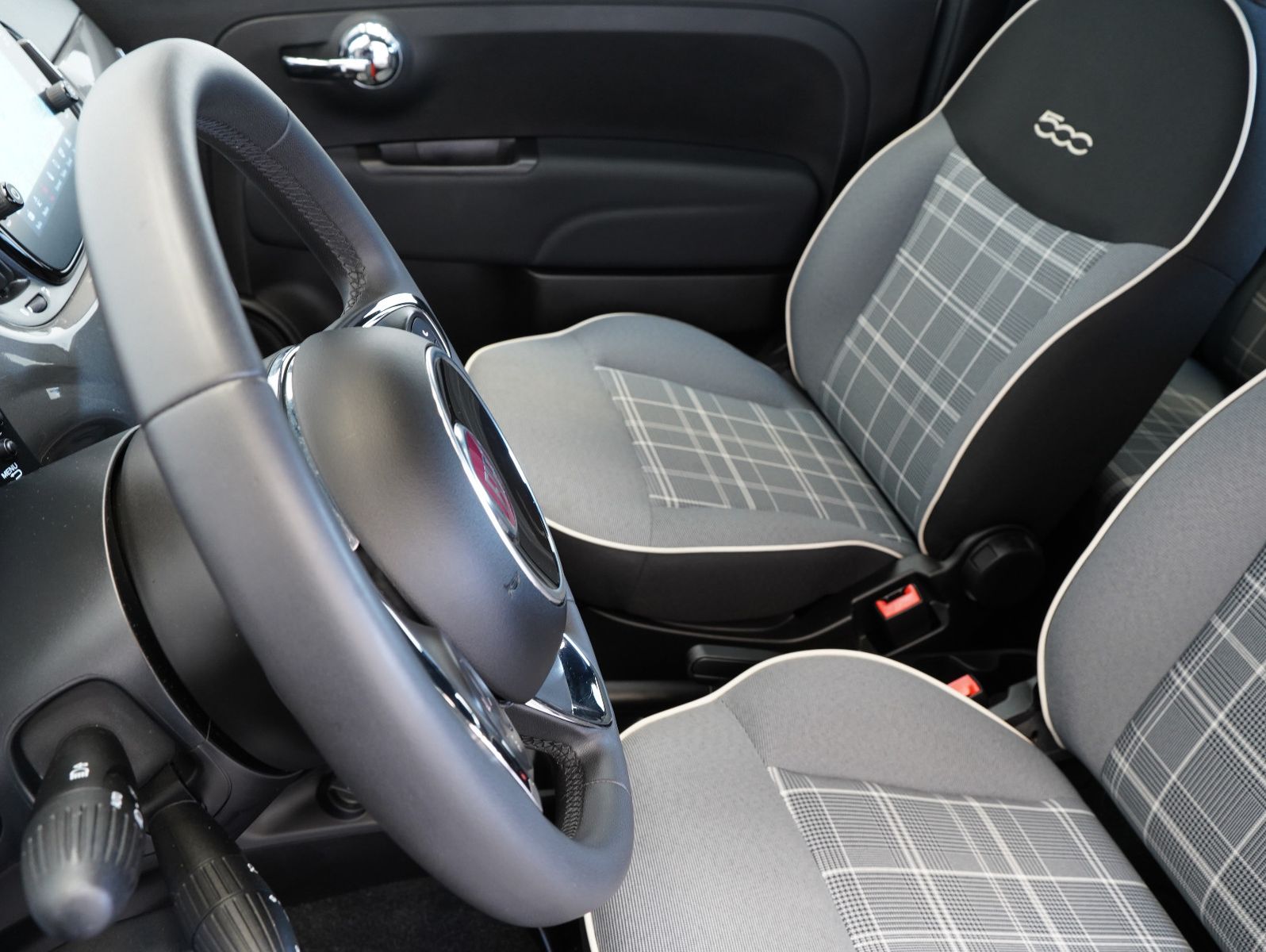 Fahrzeugabbildung Fiat 500 1.0 Mild Hybrid Lounge PDC/NAVI
