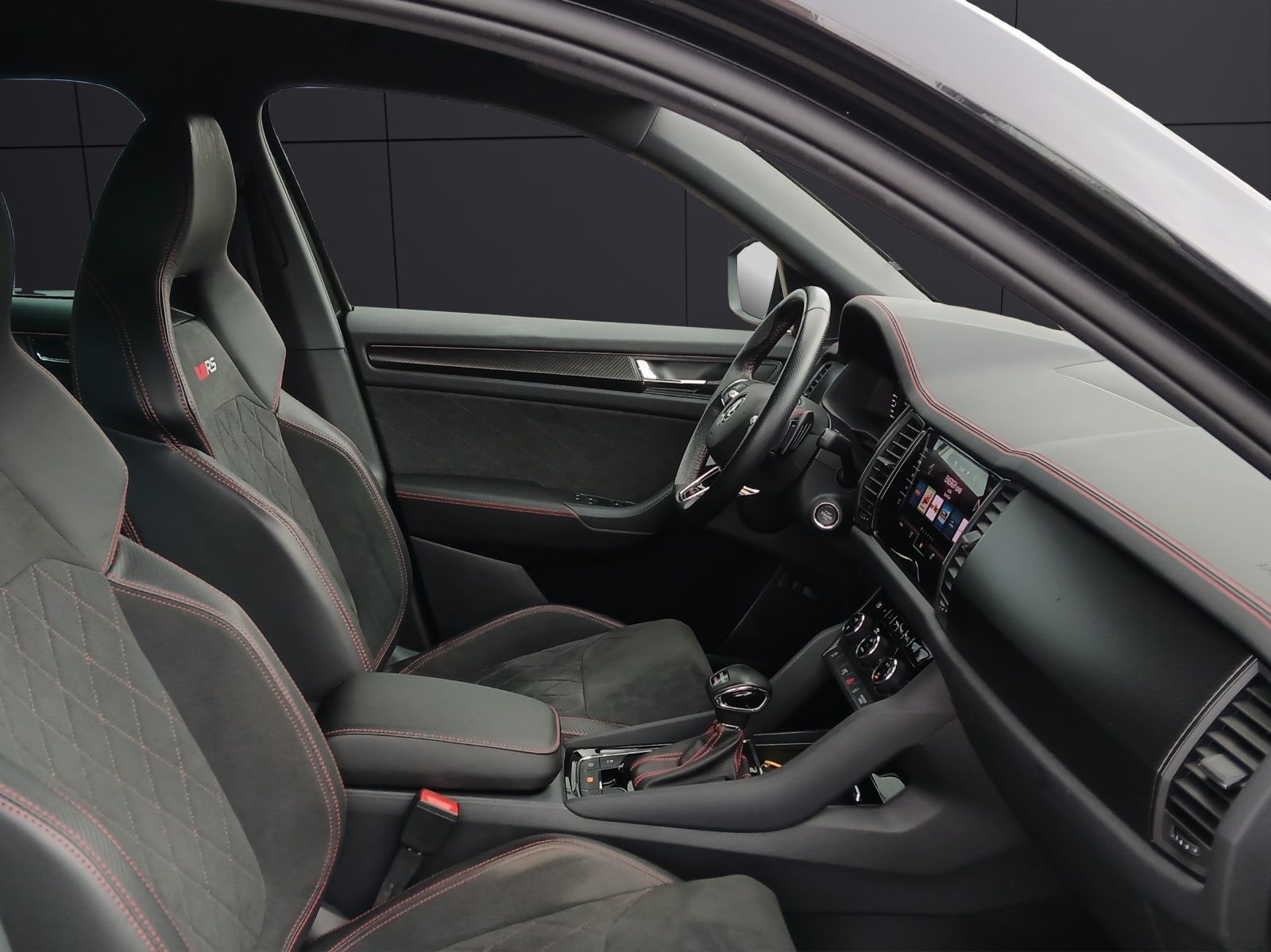 Fahrzeugabbildung SKODA Kodiaq RS 4x4 Matrix Navi AID GRA RFK SHZ 20"