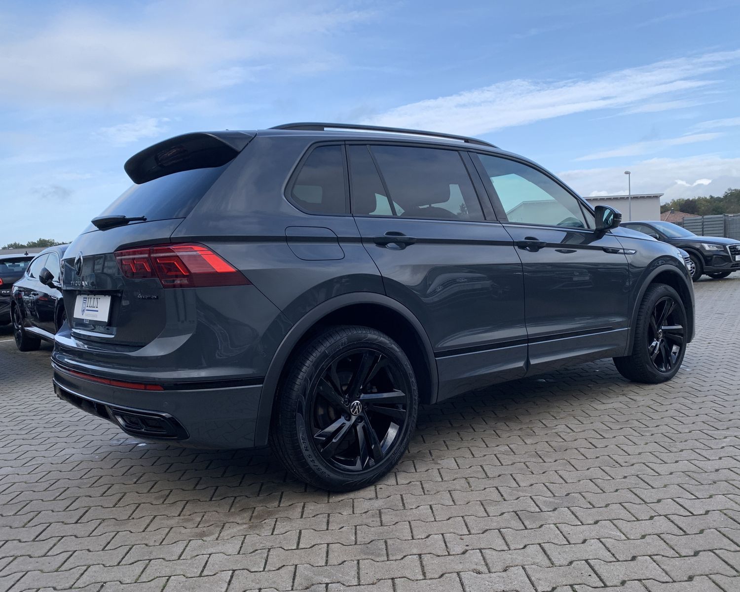 Fahrzeugabbildung Volkswagen Tiguan 2.0 TDI*R-Line*4Motion*Leder*AHK*Cam*Navi