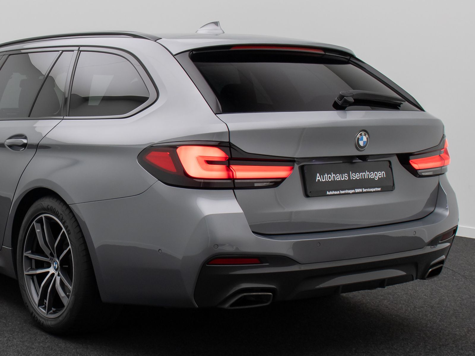 Fahrzeugabbildung BMW 530d xD M Sport Kamera HUD DAB H/K AHK ACC Alarm