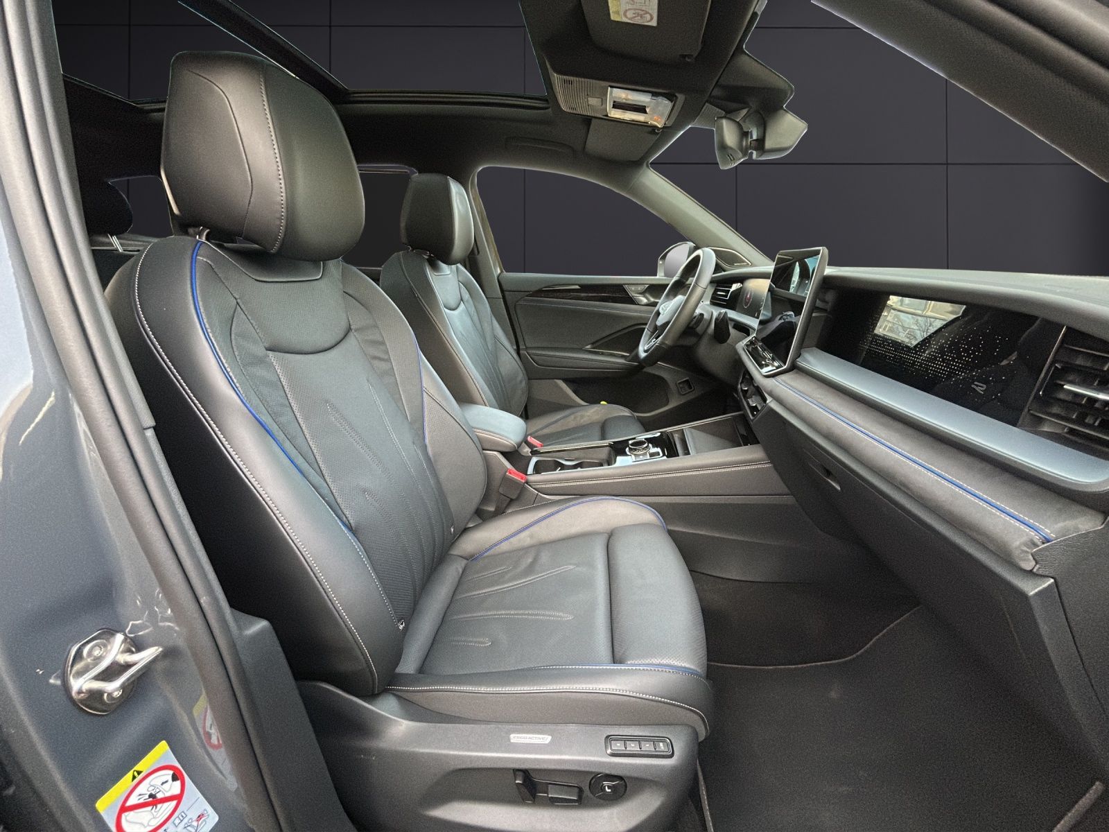 Fahrzeugabbildung Volkswagen Tayron R-Line PHEV DSG IQ.Light ACC AHK PANO SH