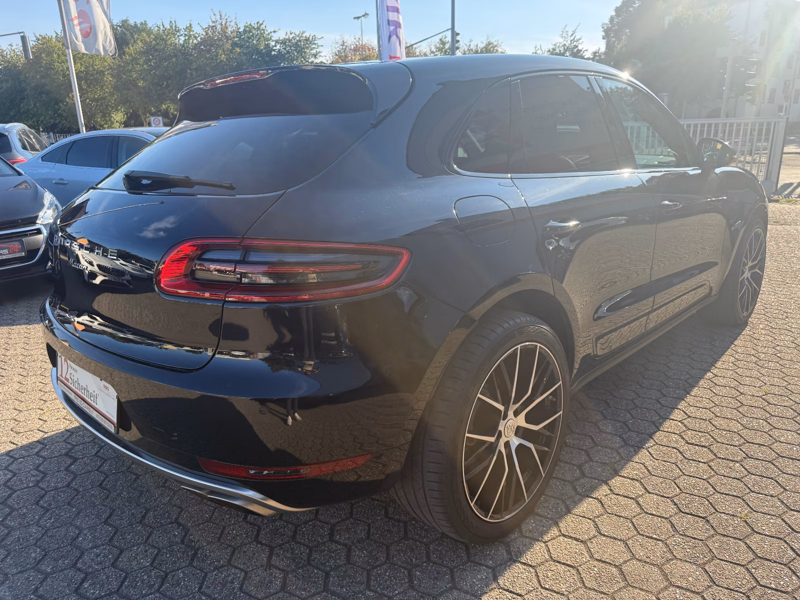 Porsche Macan Turbo*ACC*CAM*AHK*PANO
