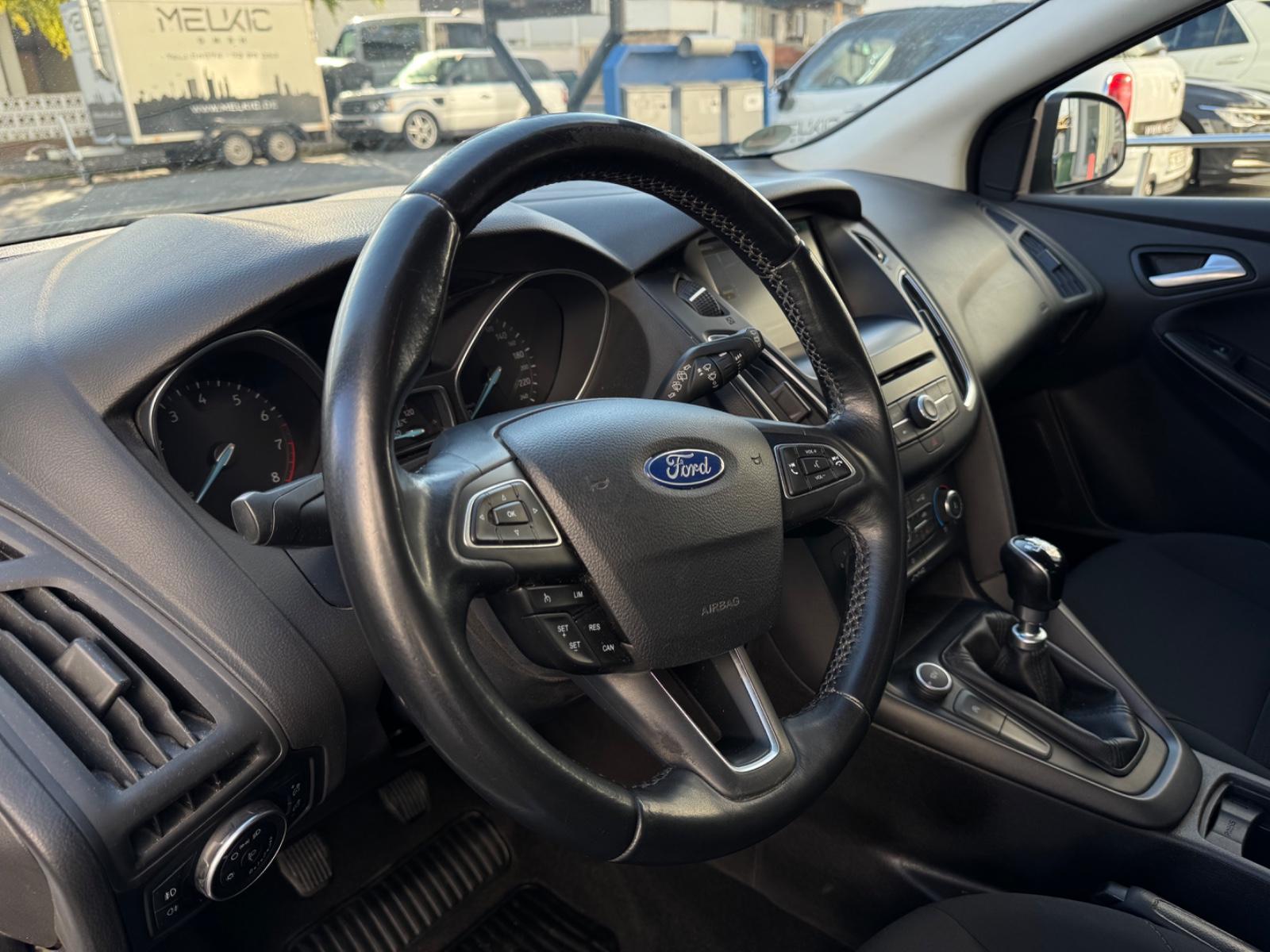 Ford Focus 2015 — photo 17