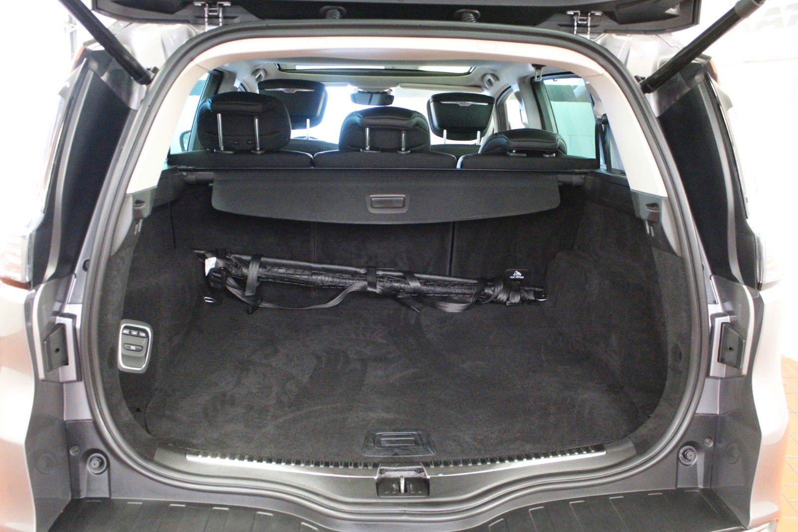 Fahrzeugabbildung Renault Espace Initiale Paris dCi 190 EDC *Volle Ausst.*