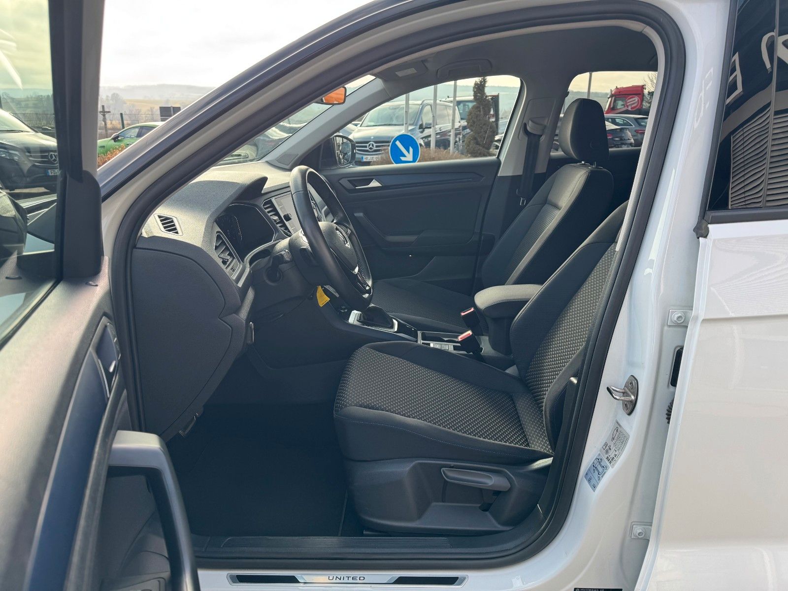 Fahrzeugabbildung Volkswagen T-Roc Style+RLine+AHK+ACC+LED+MirrowLink