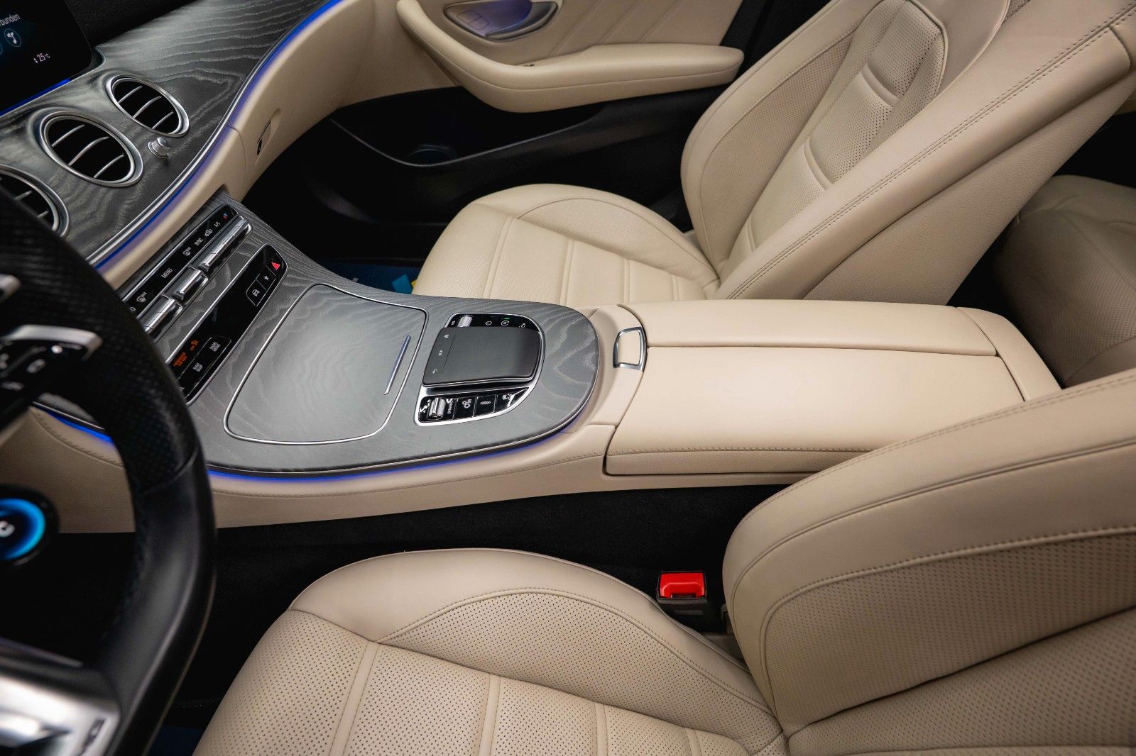 Fahrzeugabbildung Mercedes-Benz E 53 AMG 4Matic+ Facelift Designo *ACC*Pano*360*