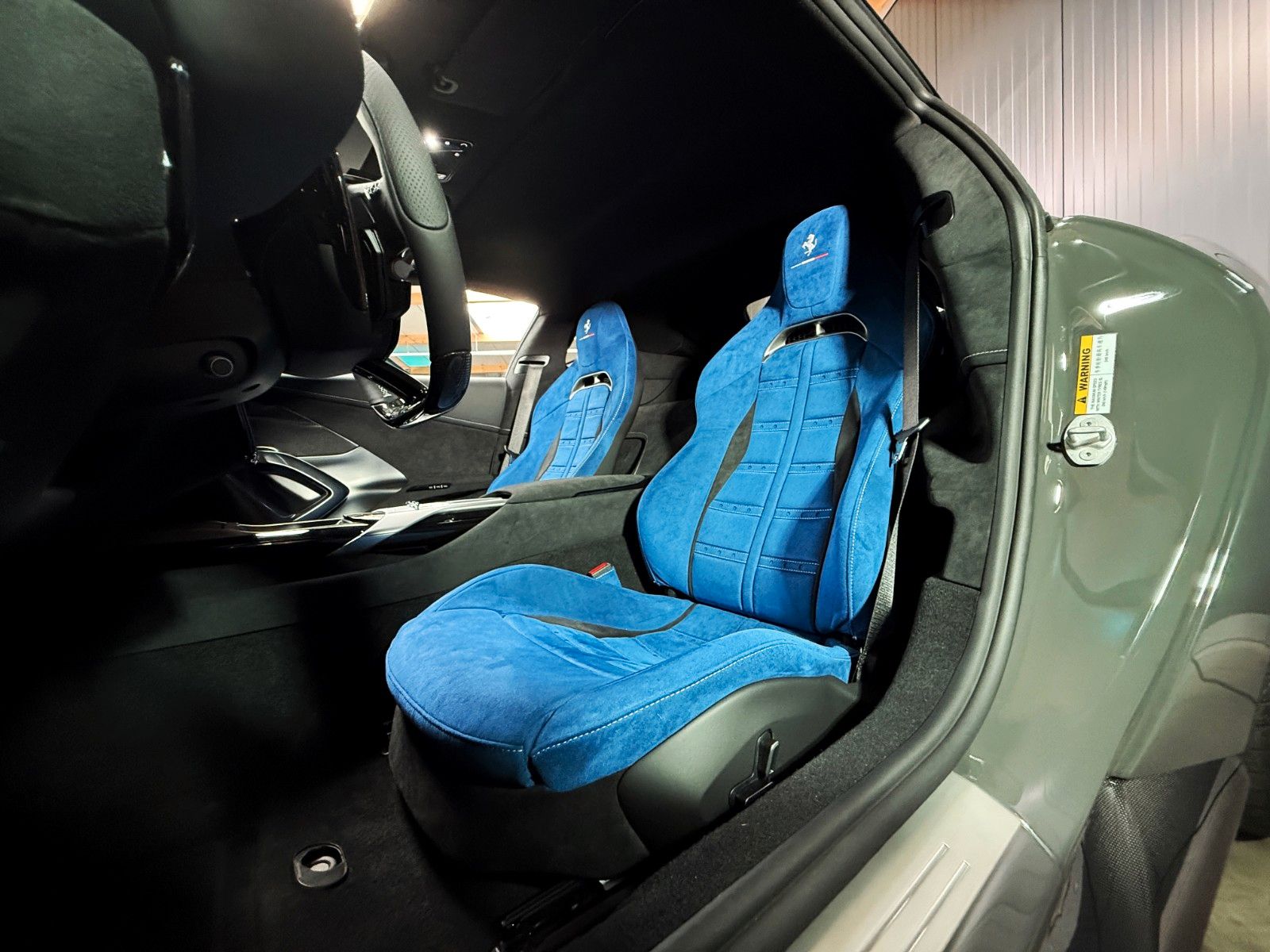 Fahrzeugabbildung Ferrari 12Cilindri + 1. Hand + 54 km + Carbon Exterieur