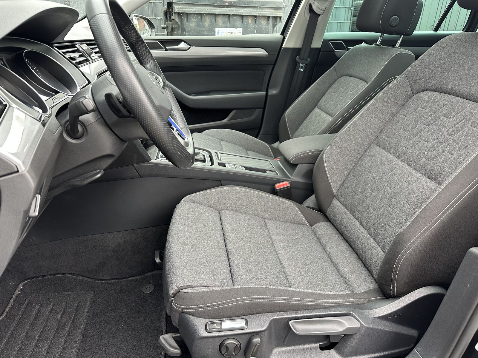 Fahrzeugabbildung Volkswagen Passat Variant GTE NAV+MATRIX+ACC+PANO+AHK+17ZO