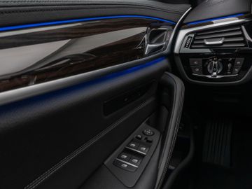 Fahrzeugabbildung BMW 540i Luxury Line HUD ACC LED Kamera 360°