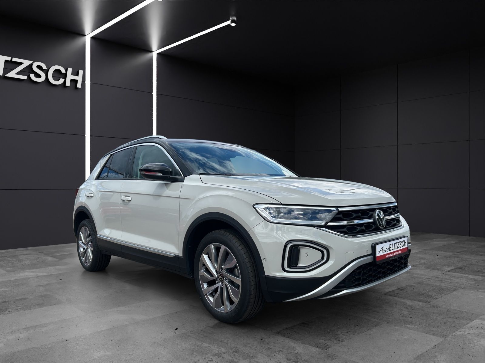 Fahrzeugabbildung Volkswagen T-Roc TSI Style DSG LEDplus CarPlay AID ACC RFK