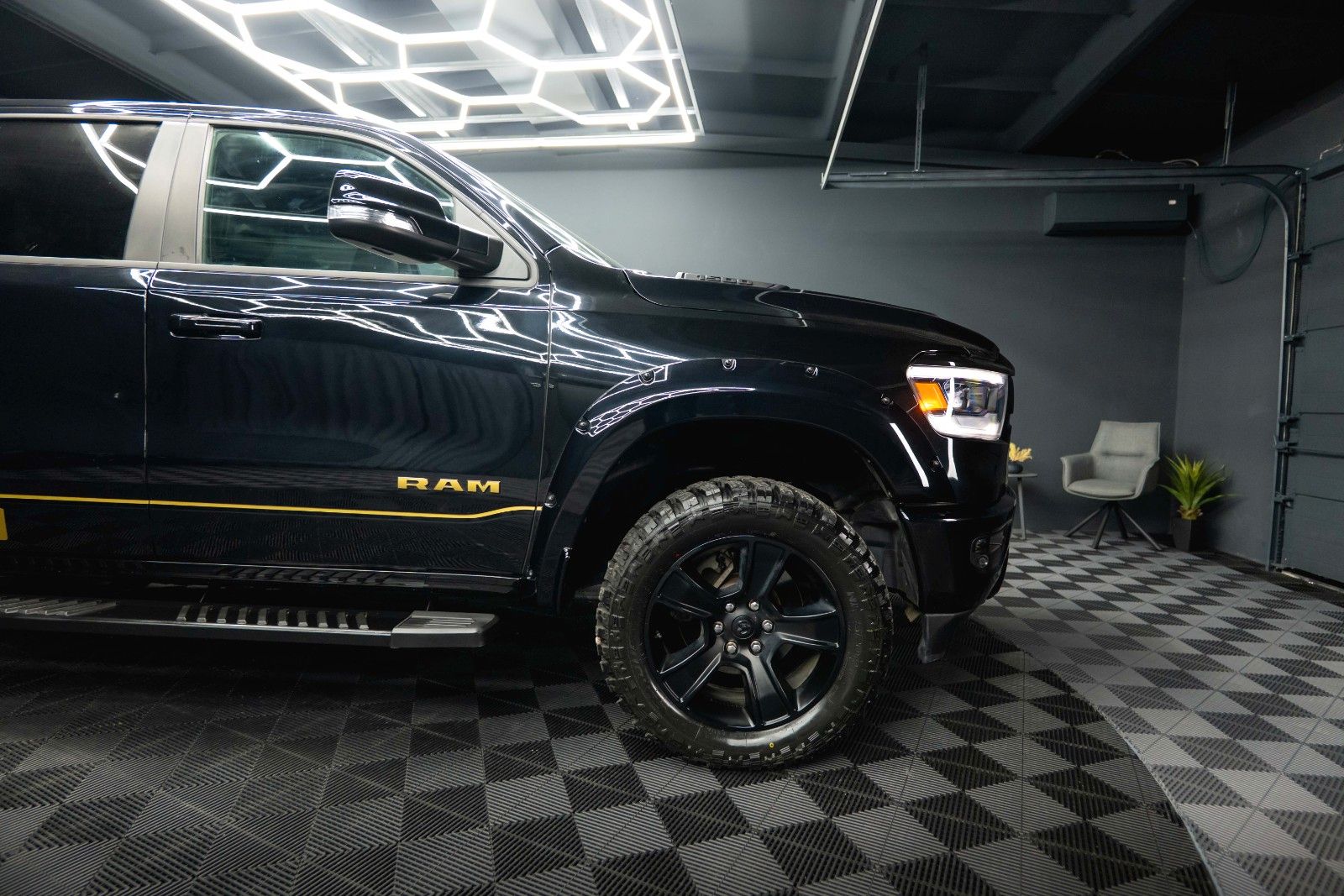 Fahrzeugabbildung Dodge RAM 5.7 V8 GOLD EDITION OFFROAD 4x4 UNFALLFREI