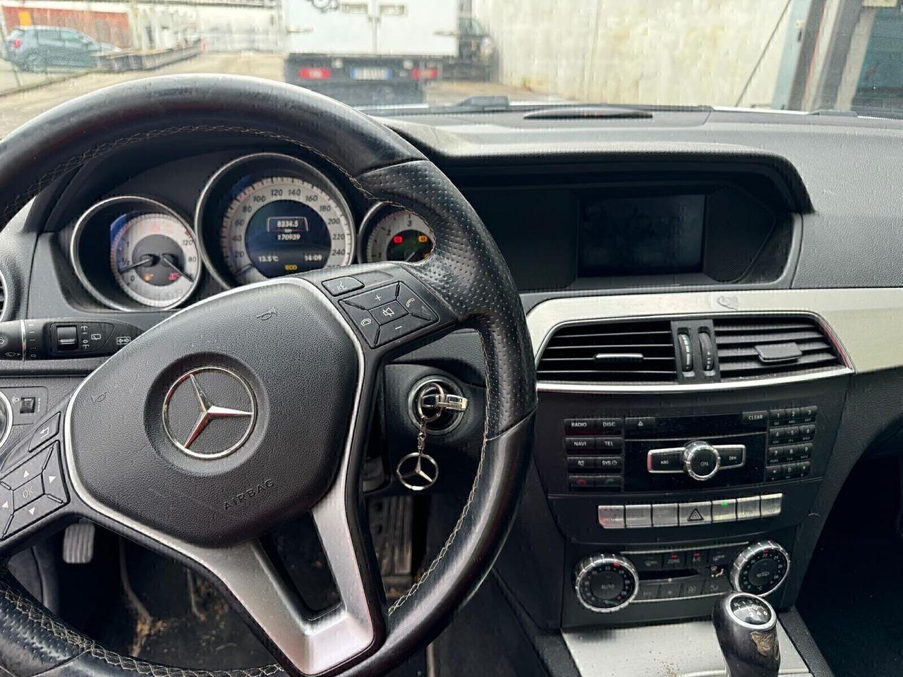 Mercedes-Benz C200 2014 — photo 14