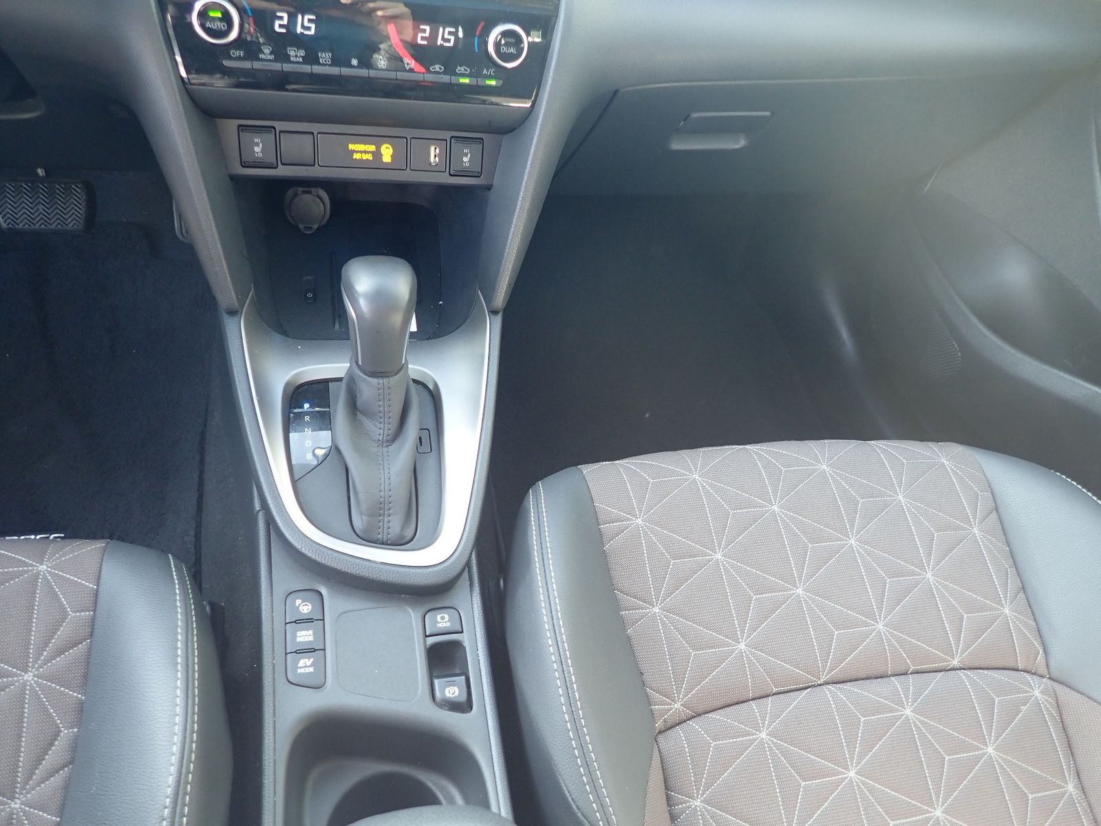 Fahrzeugabbildung Toyota Yaris Cross Hybrid FWD Elegant