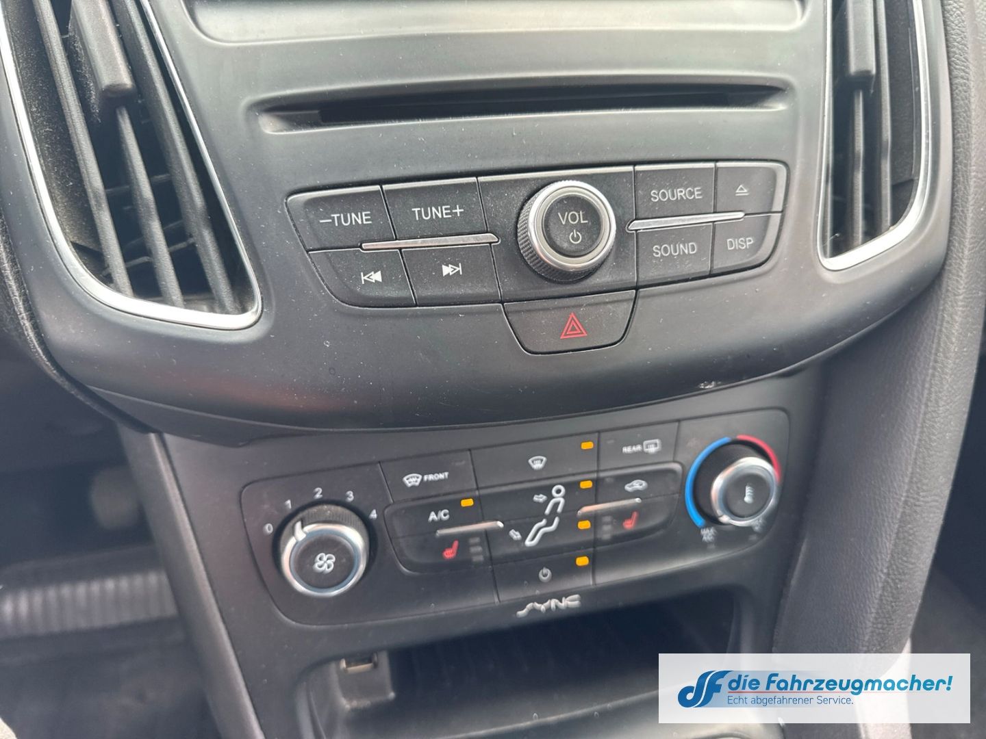 Fahrzeugabbildung Ford Focus Business Navi SHZ LenkradHZG *1502 *EXPORT